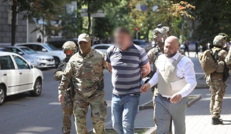 Ուկրաինայի կառավարության շենքում նռնակ պայթեցնել սպառնացող տղամարդը բերման է ենթարկվել