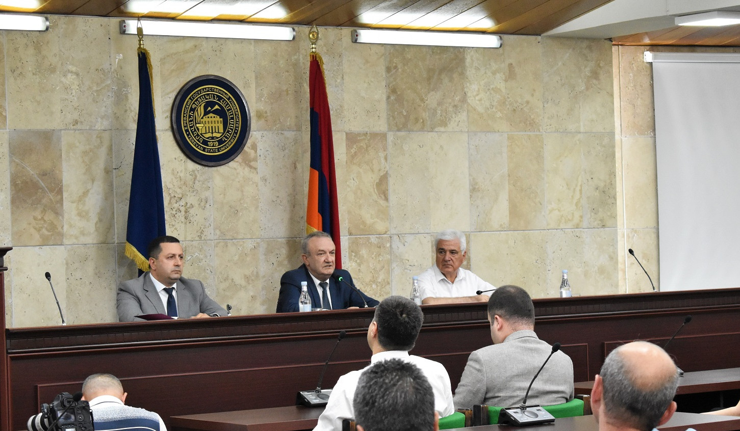 Վահրամ Դումանյանը ներկայացրել է ԵՊՀ ռեկտորի պաշտոնակատար Հովհաննես Հովհաննիսյանին