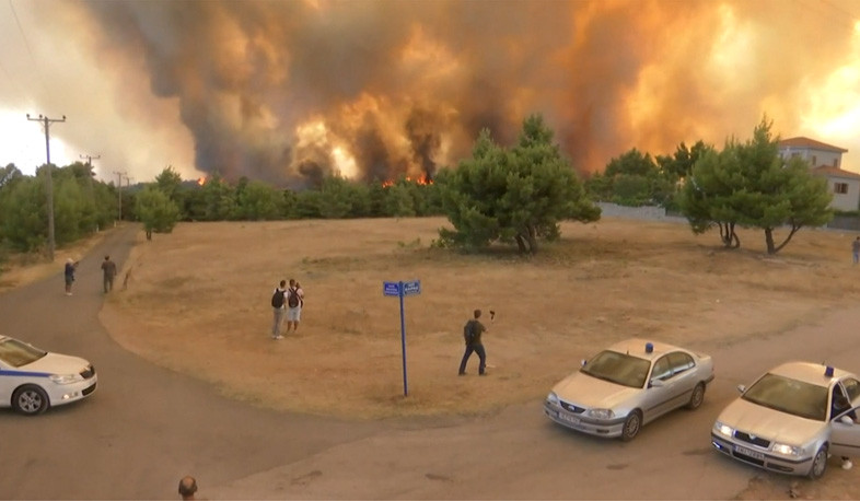 Վատագույնը դեռևս առջևում է. Հունաստանի վարչապետը՝ հրդեհի դեմ պայքարի մասին