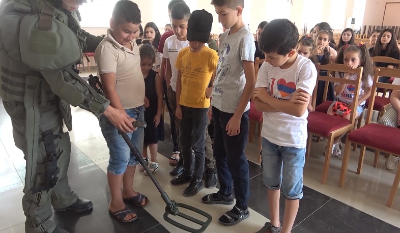 Российские миротворцы впервые провели интерактивный урок «Миротворец» со школьниками отдаленного района Арцаха
