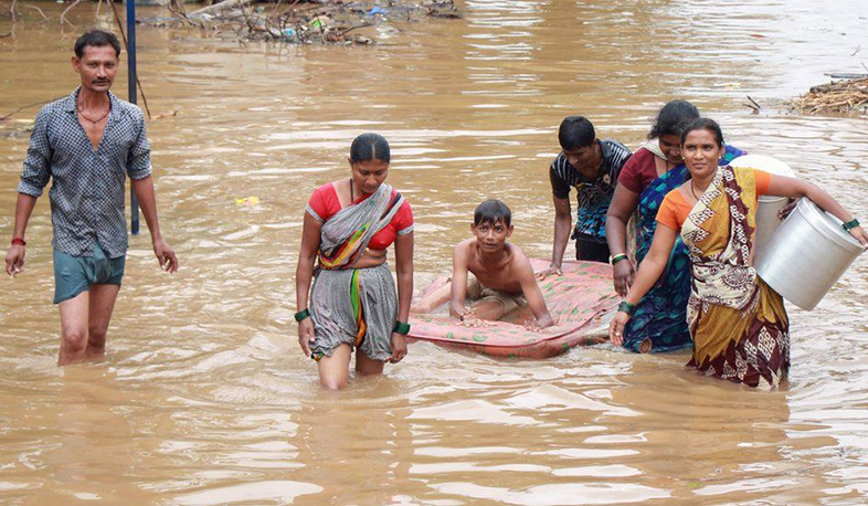 A total of 400 people die because of floods in India