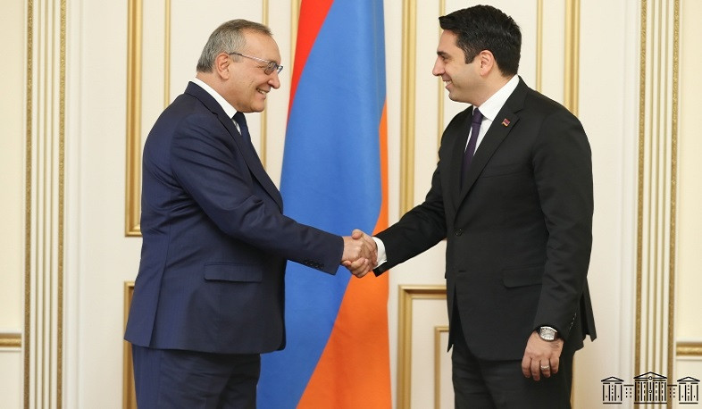 Alen Simonyan hosted Arthur Tovmasyan