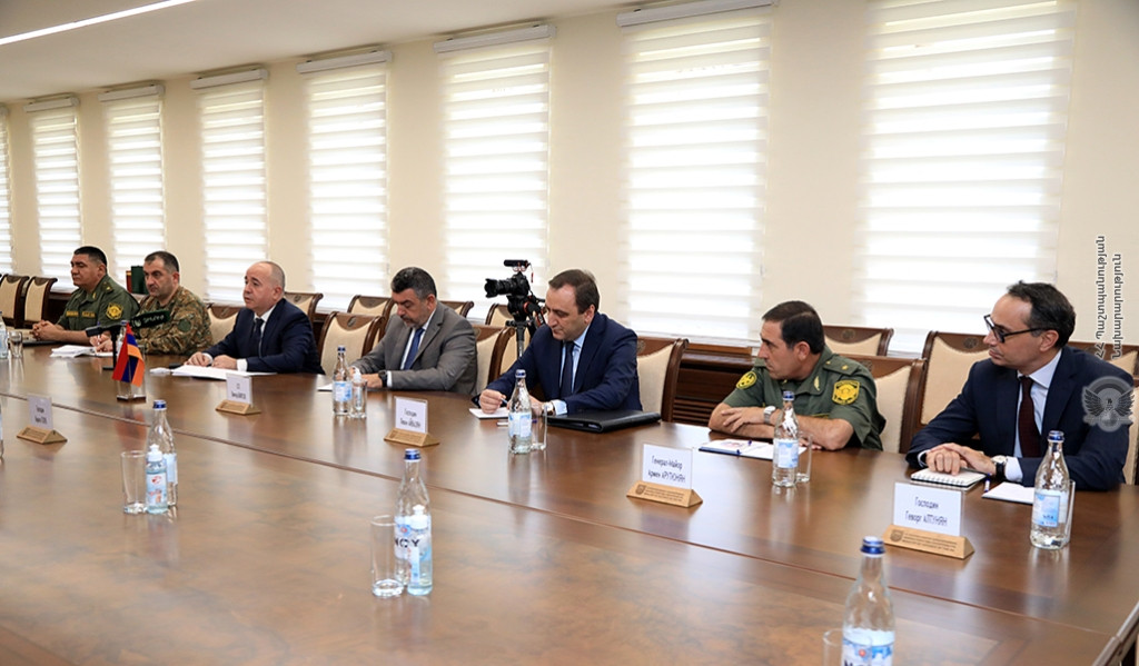 Arşak Karapetyan Stanislav Zas ilə görüşüb