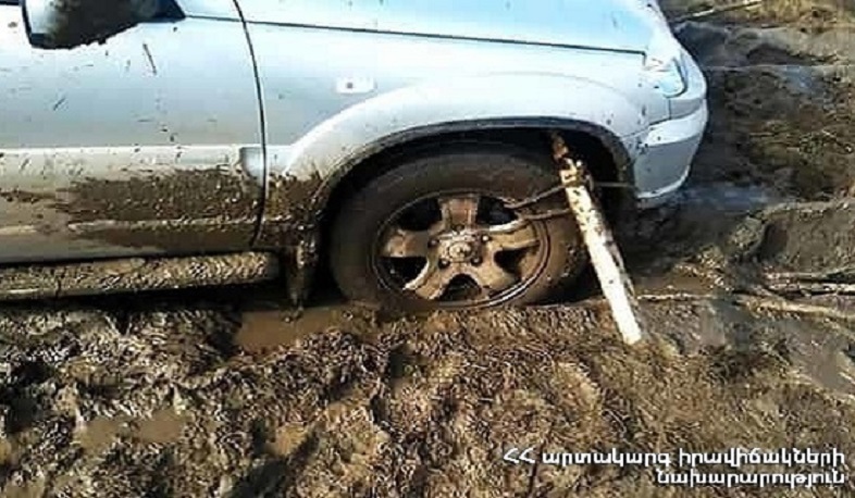 Փրկարարներն արգելափակումից դուրս են բերել ավտոմեքենաներ