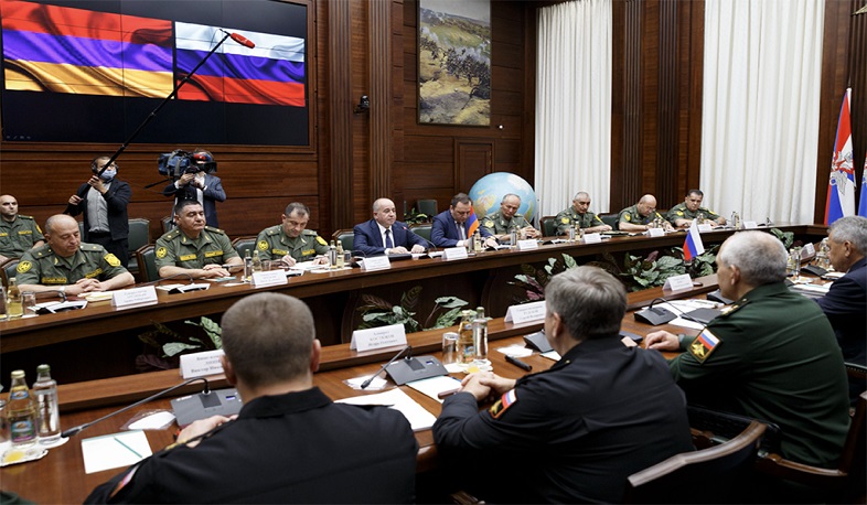ՀՀ և ՌԴ պաշտպանության նախարարները քննարկել են երկկողմ համագործակցությանն առնչվող հարցերի լայն շրջանակ