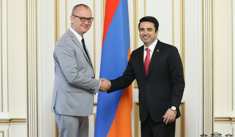 Alen Simonyan Receives Aleksey Sandikov