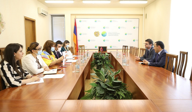 Ռոմանոս Պետրոսյանն ընդունել է Հայաստանում ՄԹ նորանշանակ դեսպան Ջոն Գալագերի գլխավորած պատվիրակությանը