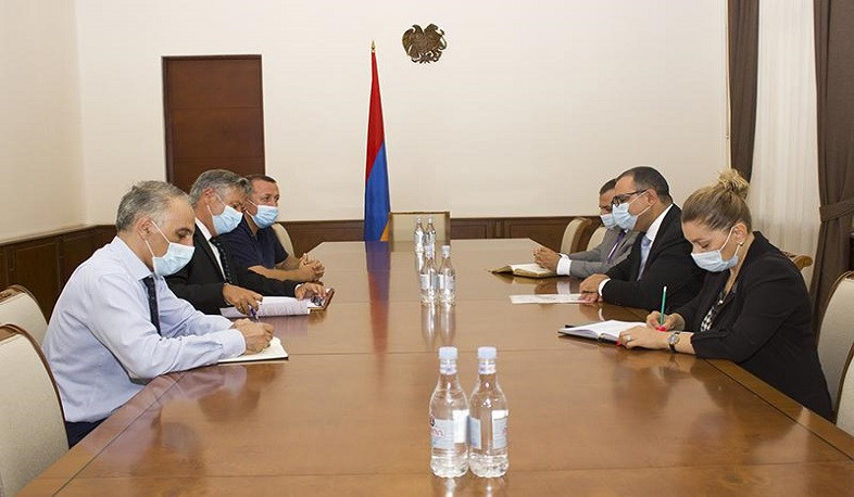 ER Maliyyə naziri və AİB-in Ermənistan ofisinin rəhbəri AİB-in dəstəklədiyi proqramları müzakirə edib