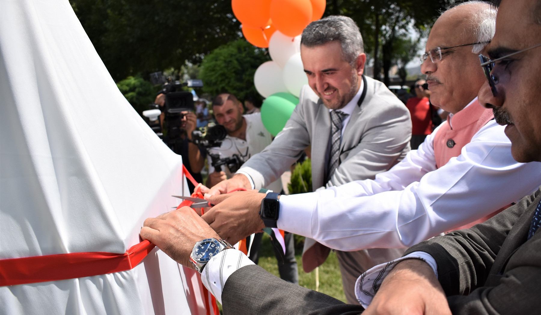 To mark Armenian-Indian relations, statue of Mahatma Gandhi was unveiled in Yerevan