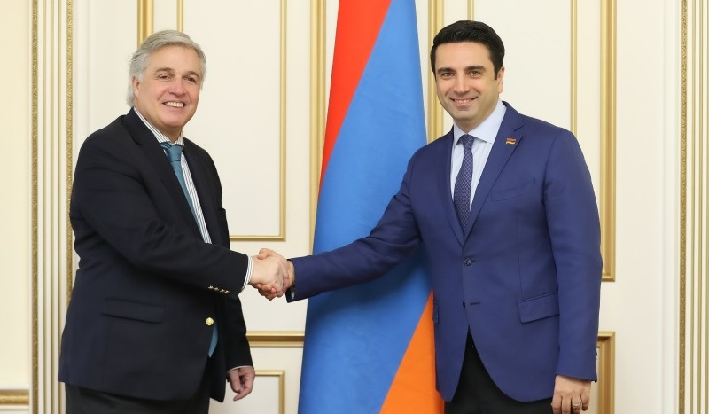 Председатель НС РА и глава МИД Уругвая отметили важность развития двусторонних отношений