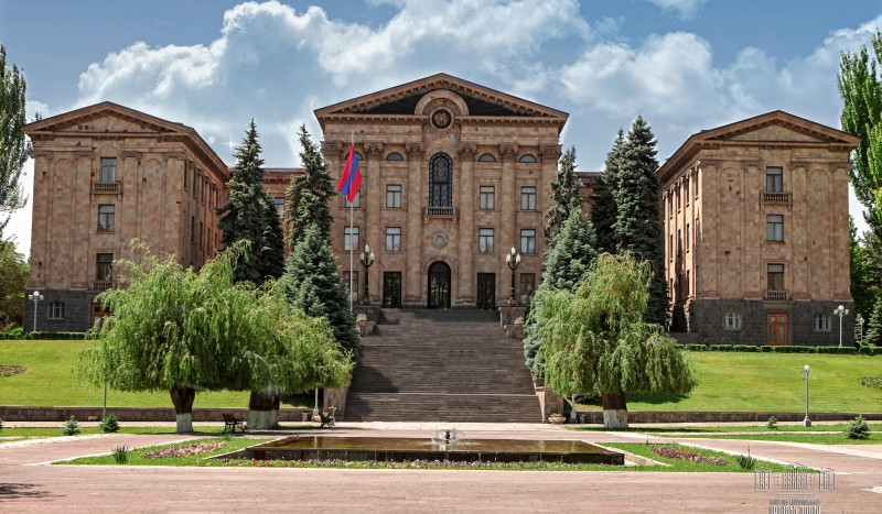 Closed meeting of parliamentary factions and Deputy Chief of General Staff of Armed Forces has started in National Assembly of Armenia