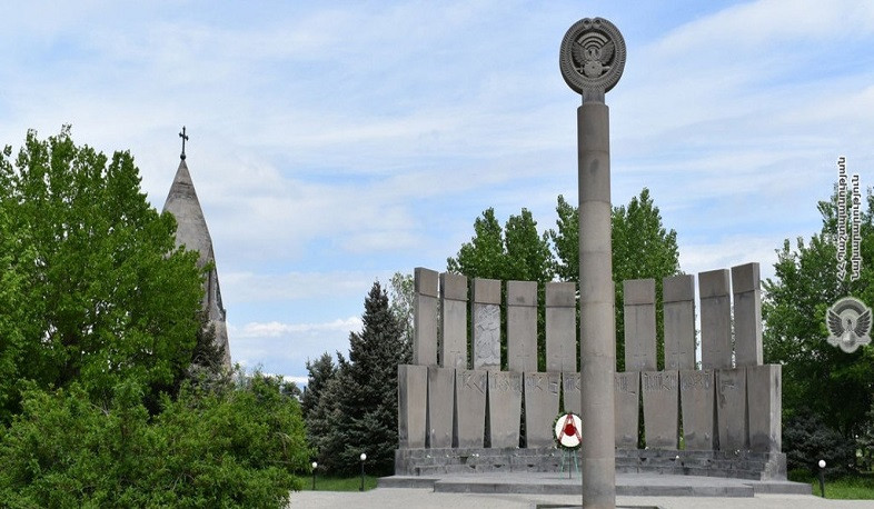 Կազմվել է Եռաբլուրում հուղարկավորված զինծառայողների գերեզմանների կառուցապատման նախագիծ-առաջարկ. ՊՆ-ն մանրամասներ է հայտնել