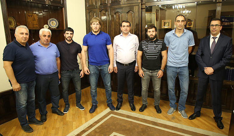 Շիրակի մարզպետը հյուրընկալել է Արթուր Ալեքսանյանին, Կարապետ Չալյանին, Հովհաննես Բաչկովին և նրանց մարզիչներին