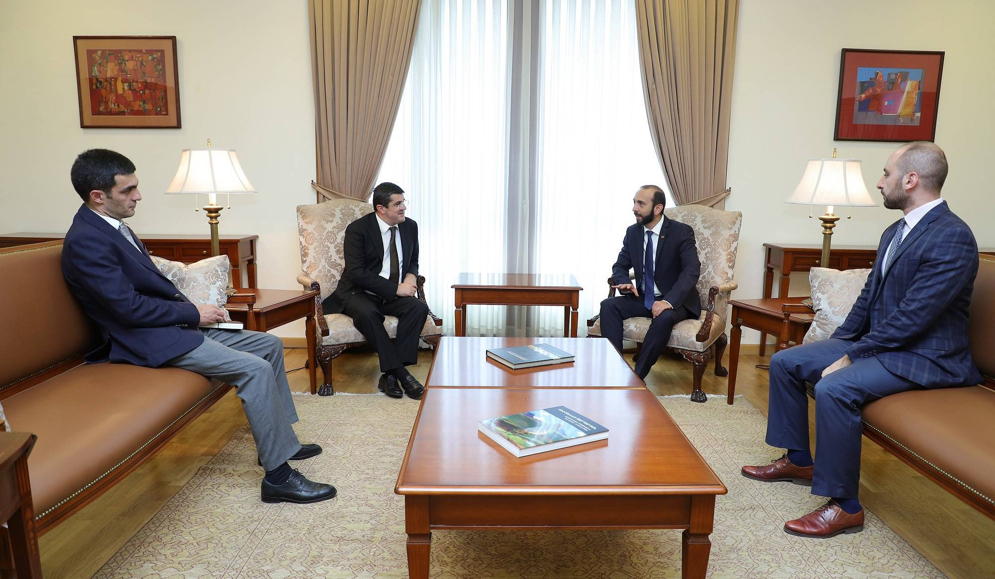 Арарат Мирзоян встретился с президентом Арцаха Араиком Арутюняном