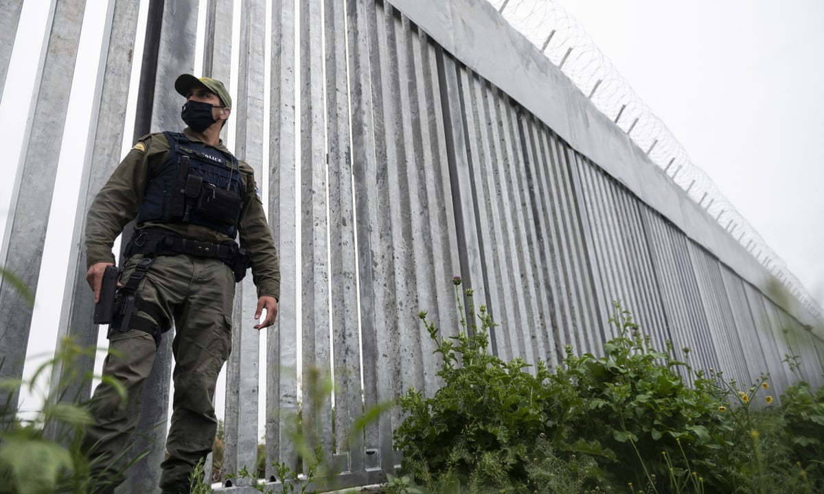 Греция установила 40-километровую стену на границе с Турцией