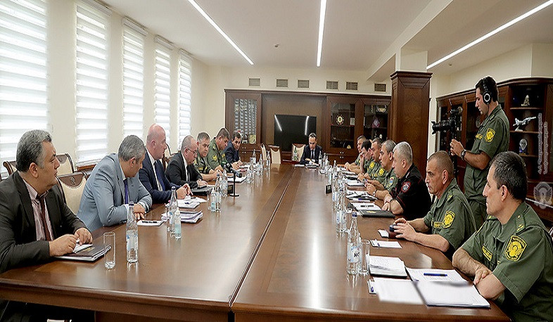 Պաշտպանության նախարարի գլխավորությամբ քննարկվել է եռամսյա հավաքների մեկնարկը