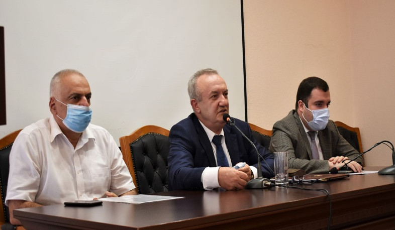 Վահրամ Դումանյանը ներկայացրել է ՀՊՄՀ ռեկտորի պաշտոնակատար Աշոտ Խոեցյանին