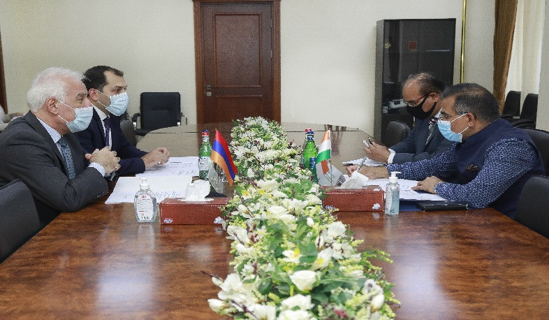 Վահագն Խաչատուրյանը հանդիպել է Հնդկաստանի դեսպան Կիշան Դան Դեվալի հետ