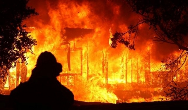 В Калифорнии продолжается борьба с пожарами