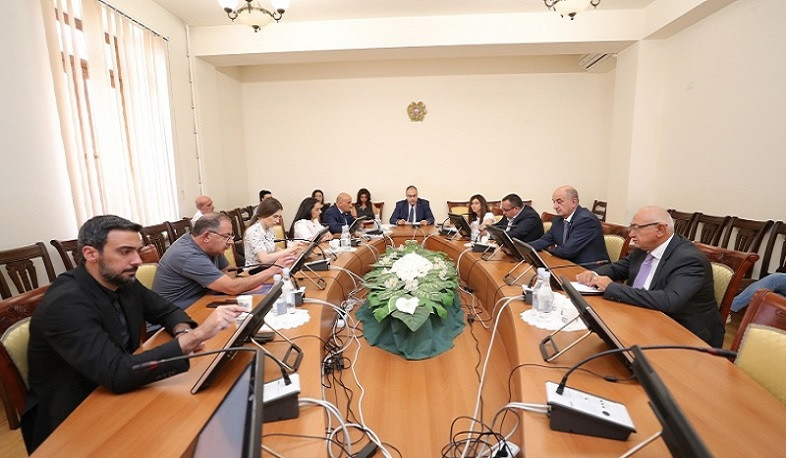 ԱԺ պետական-իրավական հարցերի մշտական hանձնաժողովը քննարկեց ԿԸՀ գործունեության մասին հաղորդումը
