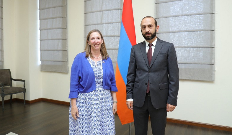 Ararat Mirzoyan and Lynne Tracy discuss the situation over provocative actions  by Azerbaijan against Armenian territory