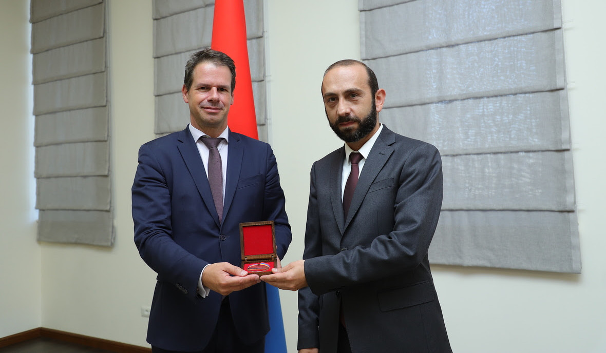 Արարատ Միրզոյանը Ֆրանսիայի դեսպանի հետ քննարկել է ՀՀ ինքնիշխան տարածք Ադրբեջանի ԶՈՒ ներխուժման արդյունքում ստեղծված իրադրությունը