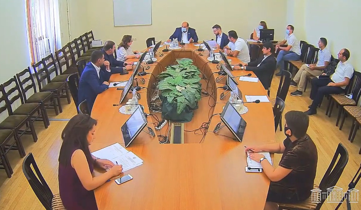 ԱԺ-ում ընտրում են հանձնաժողովների նախագահների տեղակալներ