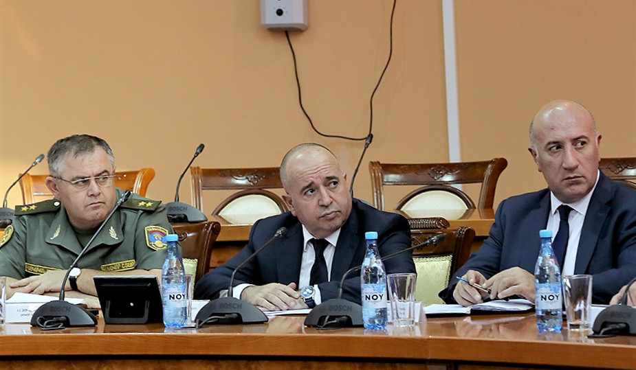 ՀՀ պաշտպանության նախարարի գլխավորությամբ քննարկվել է եռամսյա հավաքների ընթացքը