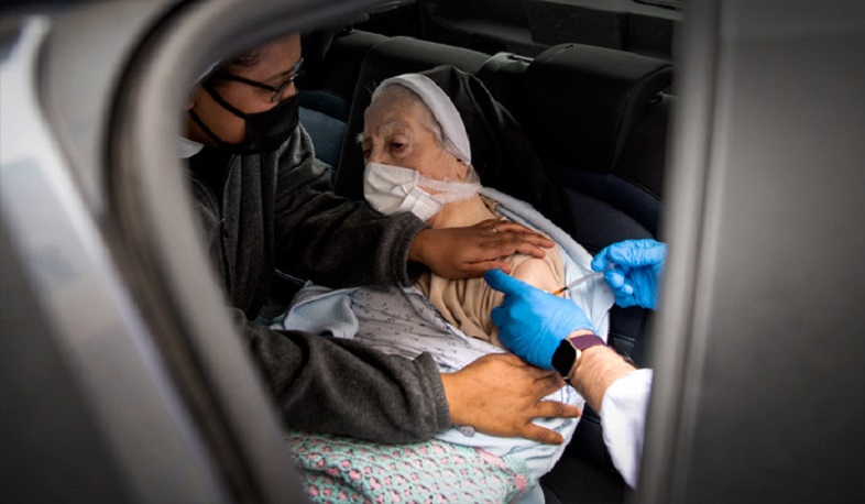 В ЕС 70% взрослого населения полностью привили от COVID-19