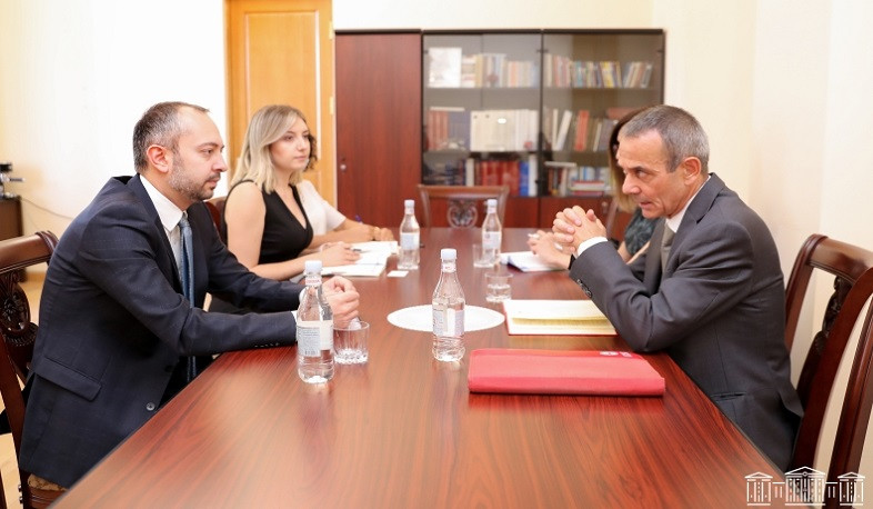 Eduard Aghajanyan discusses issues related to return of captives and missing persons with head of ICRC delegation in Armenia