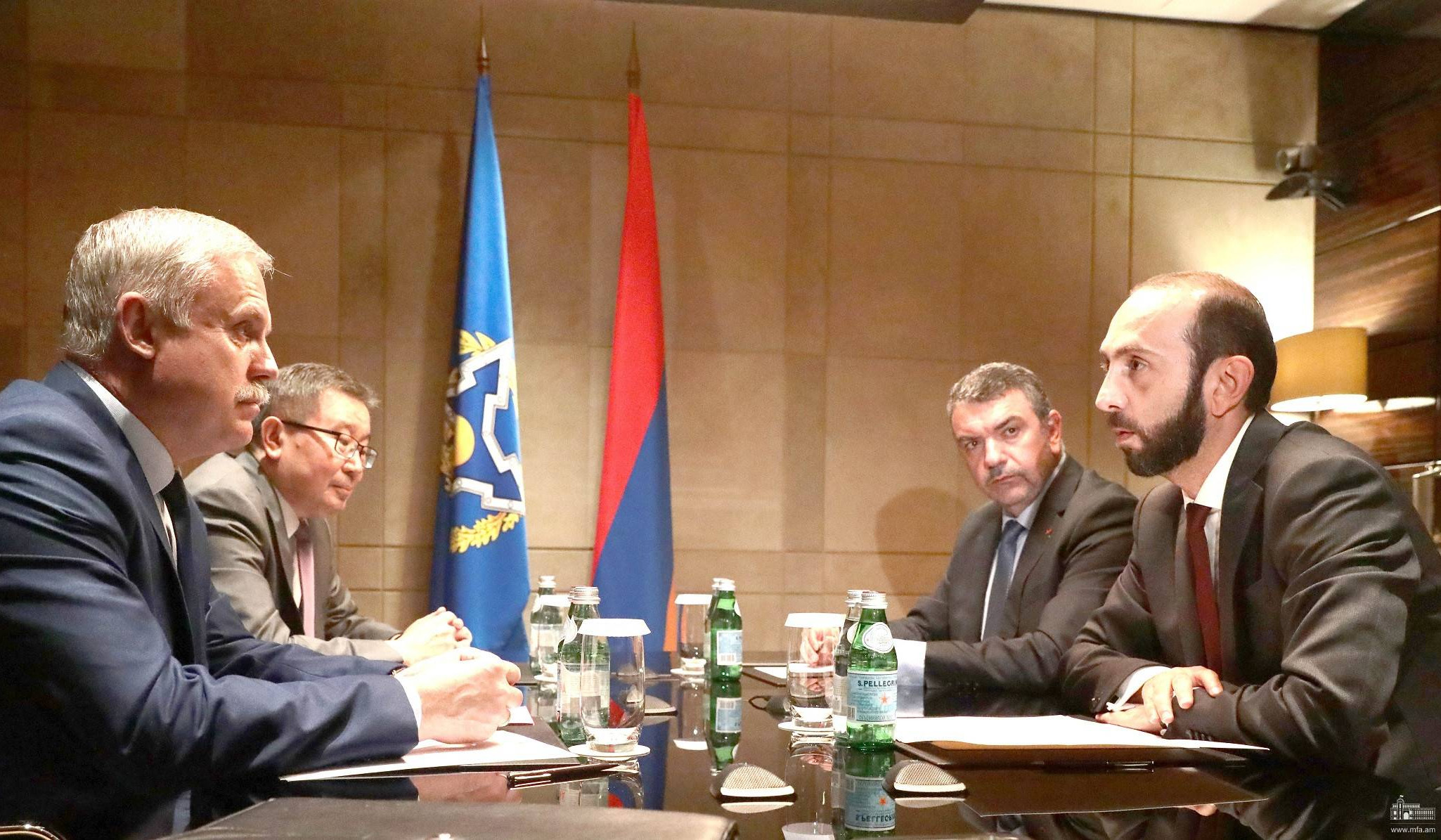 Ararat Mirzoyan and Stanislav Zas discuss dynamics of changes at regional and international levels