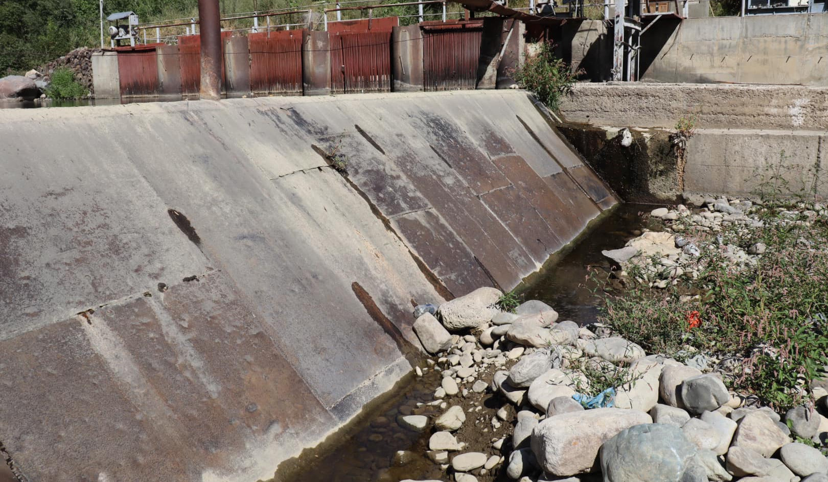 Մեր երկրի գողտրիկ անկյուններից մեկում գետը կանգնած է ակնհայտ բնապահպանական աղետի եզրին. Ռոմանոս Պետրոսյան