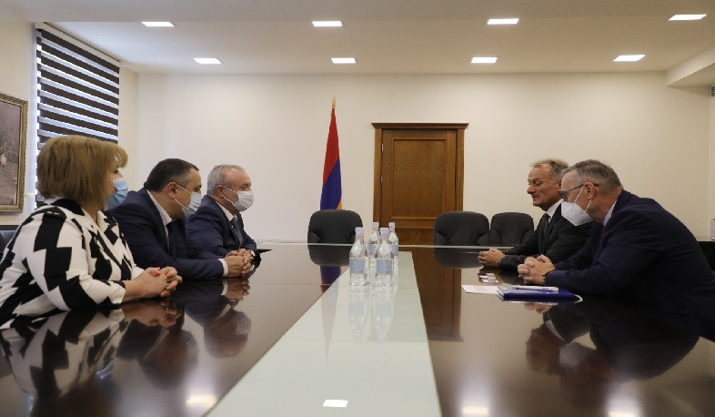 Վահրամ Դումանյանը Ռոբերտ Էմմիյանի հետ քննարկել է աթլետիկայի զարգացման հեռանկարները