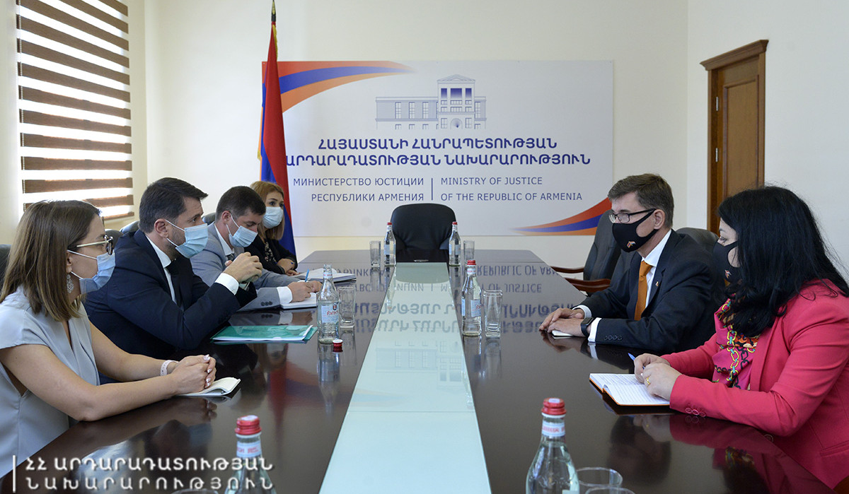 Нидерланды поддержат Армению в вопросе реформ судебно-правовой сферы: состоялась встреча Карена Андреасяна и посла Нидерландов
