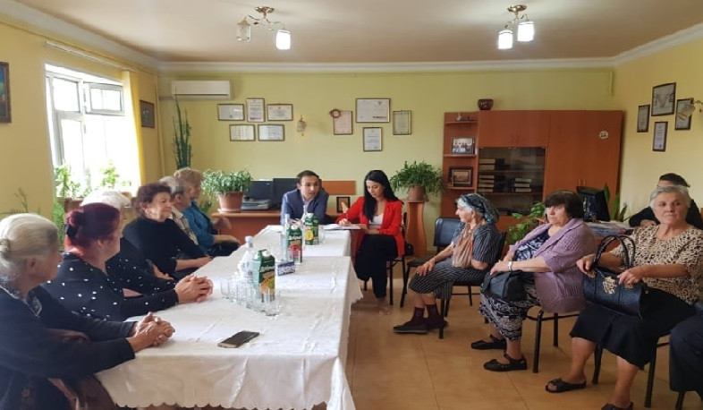 Արցախի ՄԻՊ-ը հանդիպել է տեղահանված միայնակ տարեցների հետ