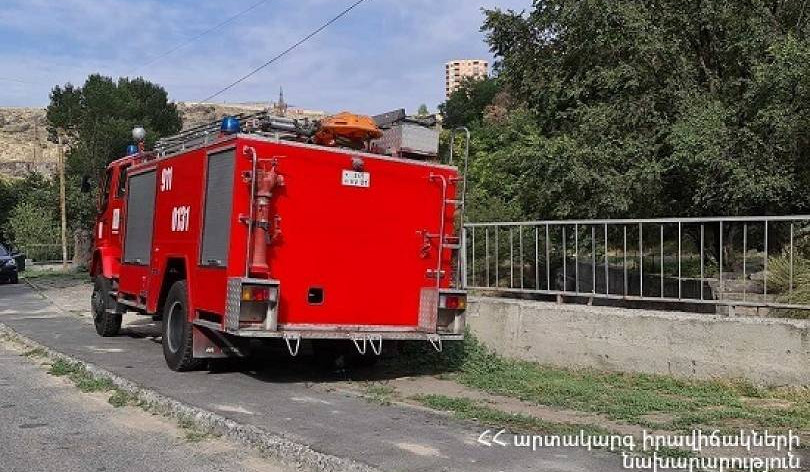 Աշոցքում քաղաքացին ընկել է շենքի տանիքից ու արգելափակվել երկու շենքի արանքում