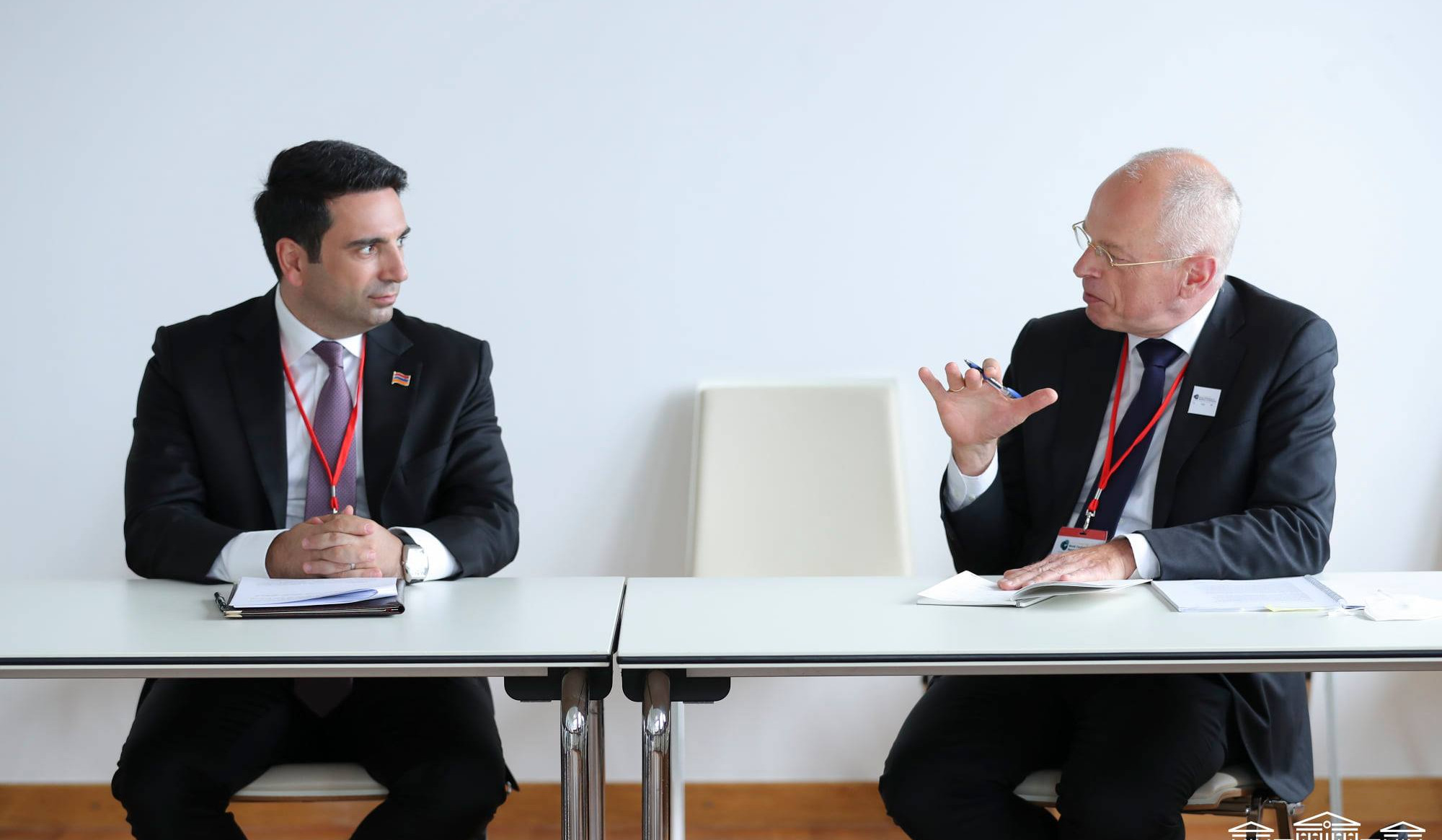 Ален Симонян поблагодарил парламент Нидерландов за принятие 17 резолюций, осуждающих войну против Арцаха