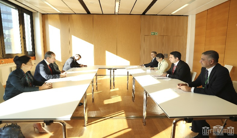 Հայաստանն իր գործընկերներից ակնկալում է քաղաքական ճնշում Ադրբեջանի վրա. Ալեն Սիմոնյանը՝ Լեհաստանի Սենատի մարշալեկին