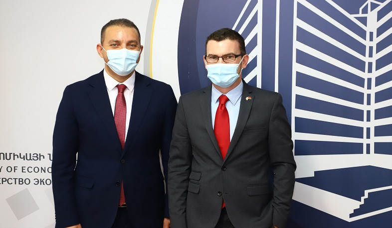 Ваган Керобян обсудил с послом Великобритании в Армении направления сотрудничества