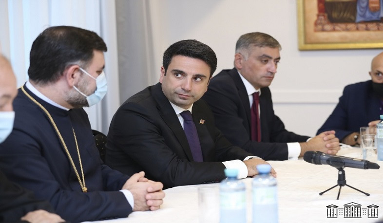 Alen Simonyan met with representatives of the Armenian community in Vienna