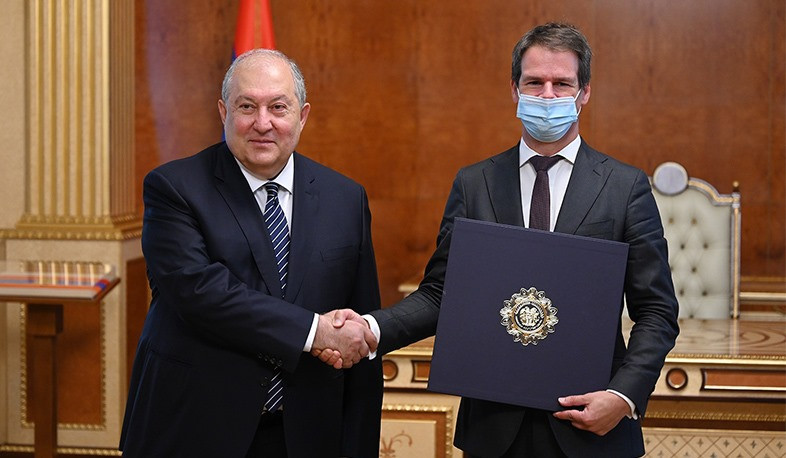 Արմեն Սարգսյանը հրաժեշտի հանդիպում է ունեցել ՀՀ-ում Ֆրանսիայի դեսպան Ժոնաթան Լաքոթի հետ