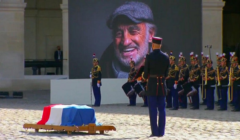 Alain Delon leads France's final farewell for Belmondo