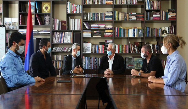 «Սողոմոնի երգերը» ֆիլմի համար Նիք Վալլելոնգան պարգևատրվել է ԿԳՄՍՆ Ոսկե մեդալով