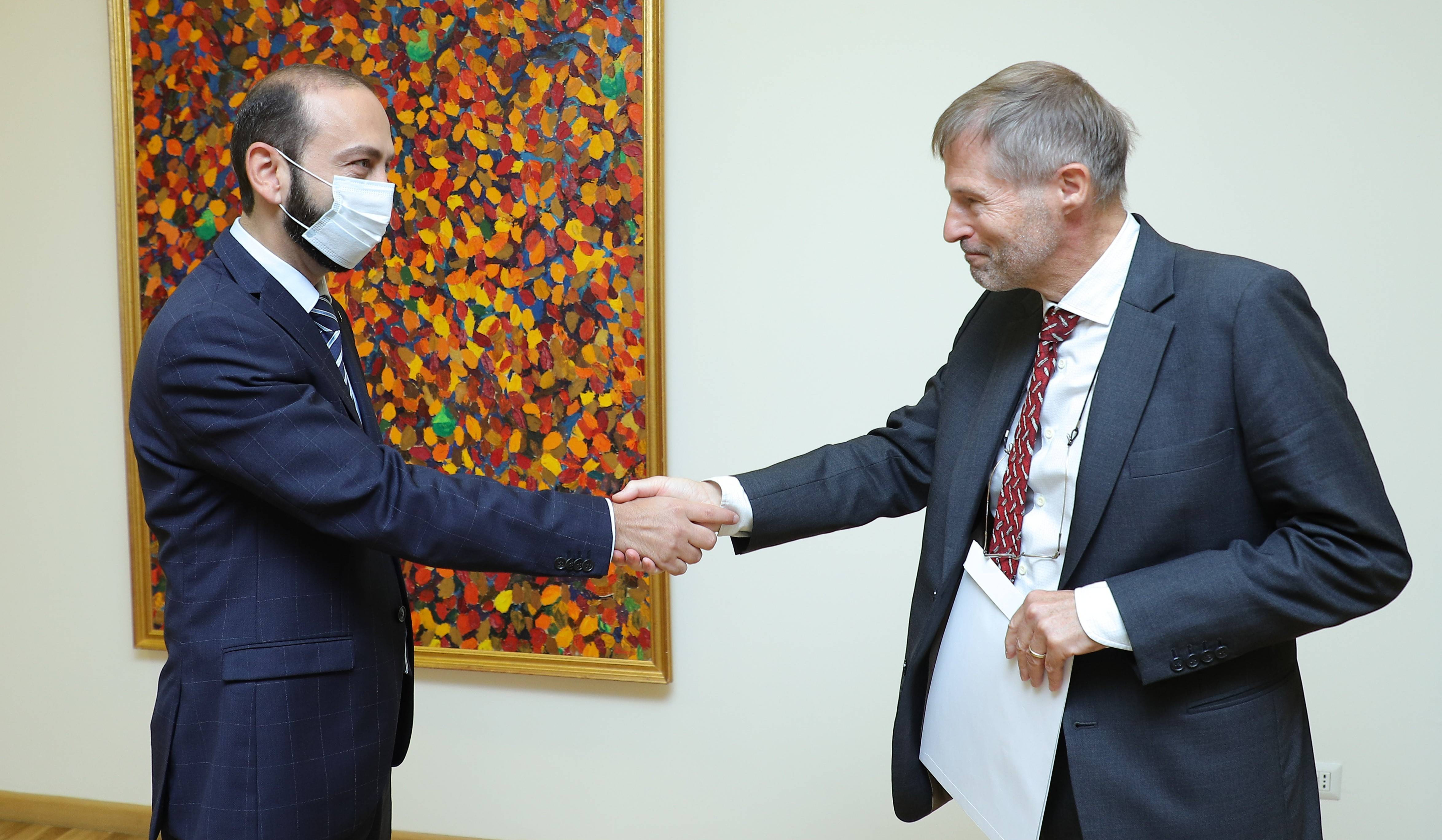 Глава МИД Армении и посол Бельгии отметили важность возобновления авиасообщения Ереван-Брюссель