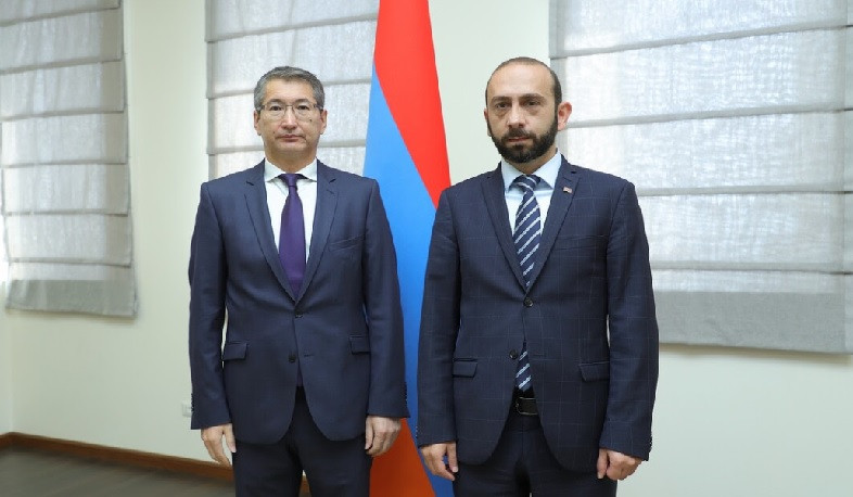Ararat Mirzoyan met with Ambassador of Kazakhstan to Armenia Bolat Imanbayev