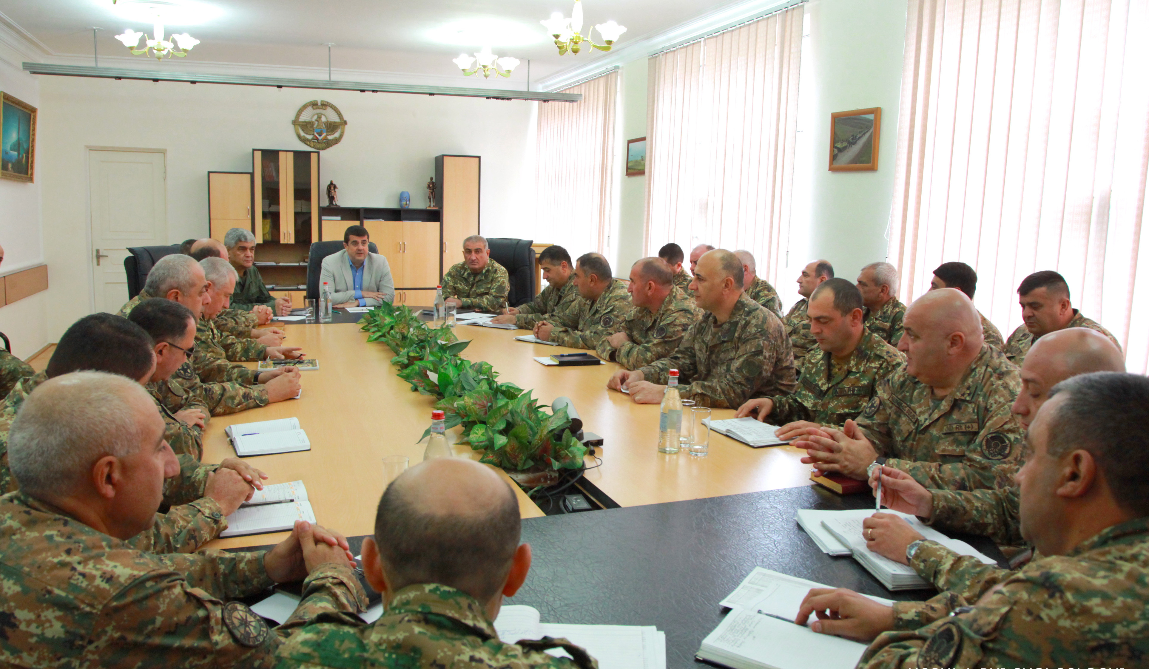 Президент Арцаха представил высшему командному составу Армии обороны новоназначенного министра обороны Камо Варданяна