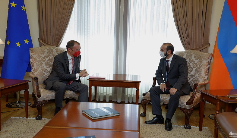 Глава МИД Армении и спецпредставитель ЕС подчеркнули необходимость всеобъемлющего урегулирования карабахского конфликта под эгидой Минской группы ОБСЕ