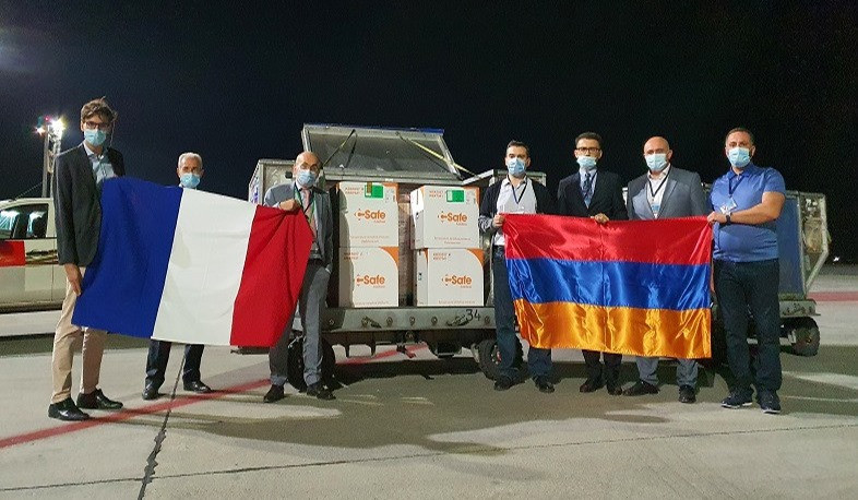 Самолет с партией вакцины «AstraZeneca» прибыл в Армению из Франции