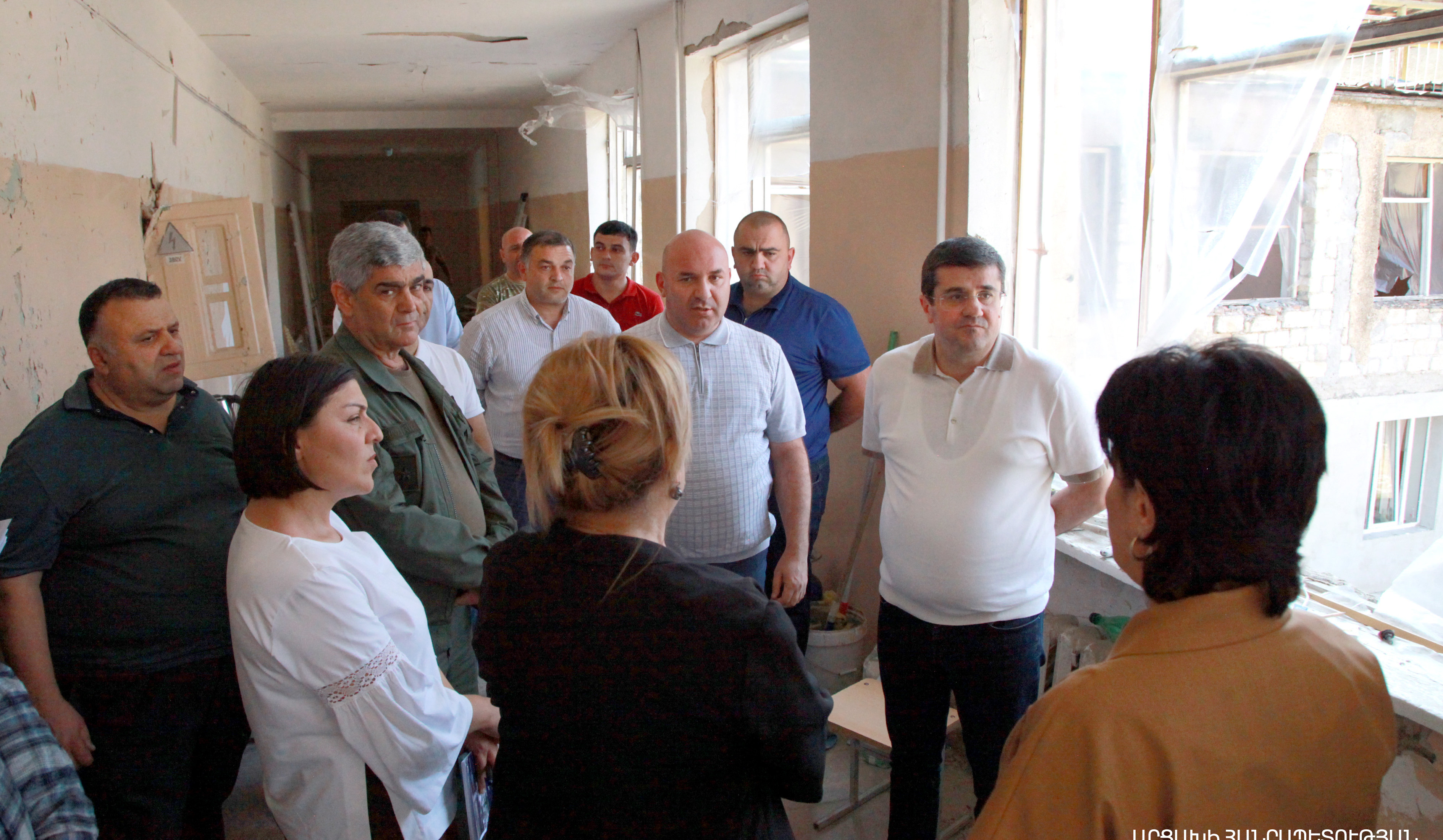 Президент Арцаха ознакомился с процессом восстановления Степанакертской школы, пострадавшей во время войны