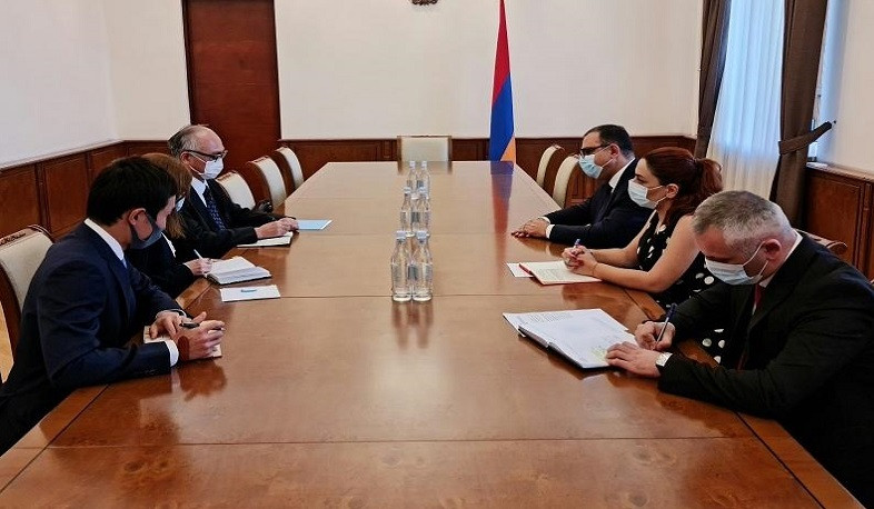 Тигран Хачатрян представил послу Японии экономическую программу правительства на ближайшие 5 лет